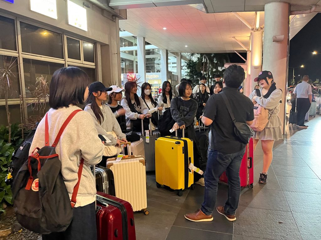高校生ボランティア留学_イロイロ空港到着